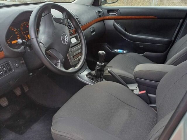 Серый Тойота Авенсис, объемом двигателя 1.8 л и пробегом 170 тыс. км за 7500 $, фото 5 на Automoto.ua