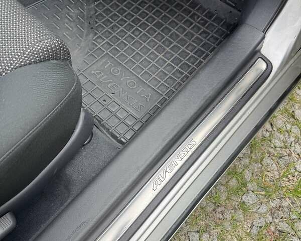 Серый Тойота Авенсис, объемом двигателя 2.2 л и пробегом 320 тыс. км за 6050 $, фото 19 на Automoto.ua