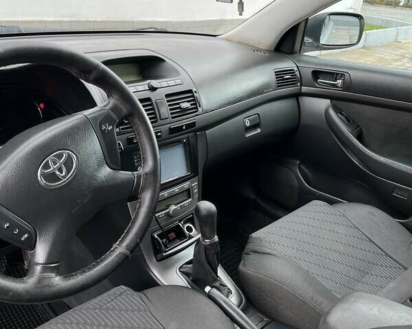 Серый Тойота Авенсис, объемом двигателя 2 л и пробегом 371 тыс. км за 5500 $, фото 20 на Automoto.ua