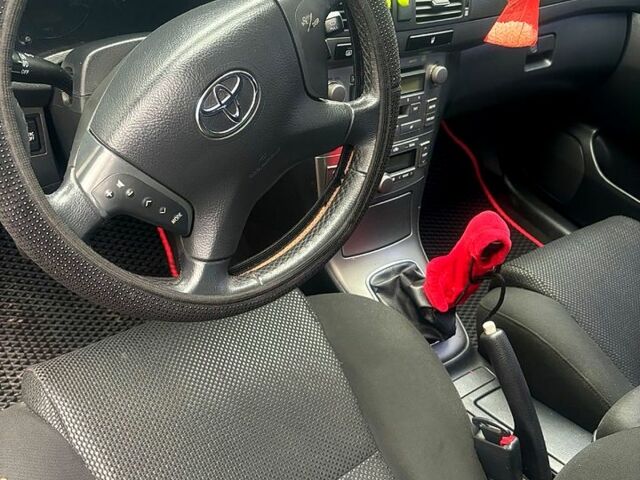 Серый Тойота Авенсис, объемом двигателя 2.2 л и пробегом 200 тыс. км за 6000 $, фото 4 на Automoto.ua