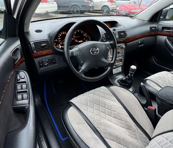 Серый Тойота Авенсис, объемом двигателя 2.2 л и пробегом 218 тыс. км за 6600 $, фото 9 на Automoto.ua