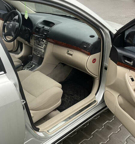 Серый Тойота Авенсис, объемом двигателя 2 л и пробегом 168 тыс. км за 6500 $, фото 10 на Automoto.ua