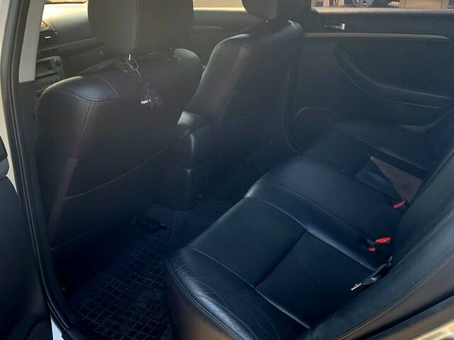 Серый Тойота Авенсис, объемом двигателя 1.8 л и пробегом 250 тыс. км за 6300 $, фото 3 на Automoto.ua