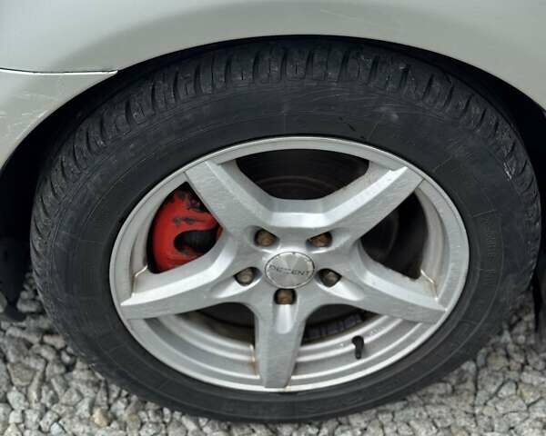 Серый Тойота Авенсис, объемом двигателя 2.2 л и пробегом 320 тыс. км за 6050 $, фото 15 на Automoto.ua