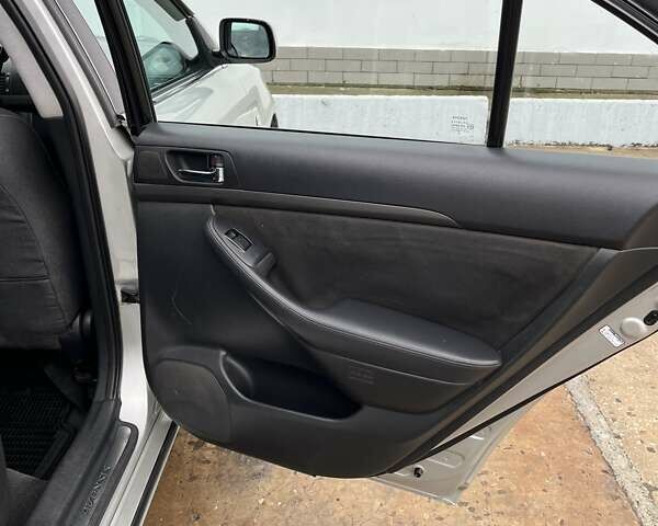 Серый Тойота Авенсис, объемом двигателя 2 л и пробегом 371 тыс. км за 5500 $, фото 11 на Automoto.ua