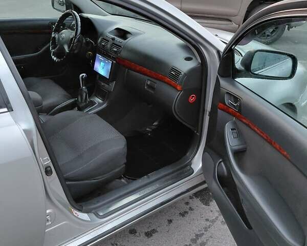 Сірий Тойота Авенсіс, об'ємом двигуна 1.8 л та пробігом 390 тис. км за 4500 $, фото 4 на Automoto.ua