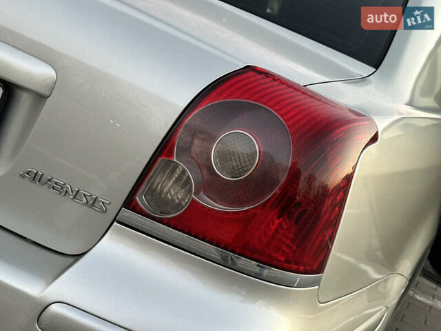 Серый Тойота Авенсис, объемом двигателя 1.79 л и пробегом 200 тыс. км за 5000 $, фото 17 на Automoto.ua