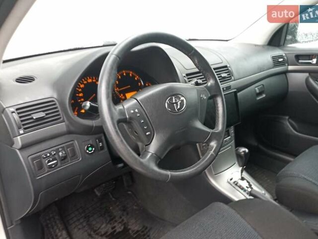 Серый Тойота Авенсис, объемом двигателя 1.79 л и пробегом 192 тыс. км за 7900 $, фото 12 на Automoto.ua