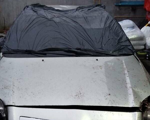 Серый Тойота Авенсис, объемом двигателя 1.6 л и пробегом 320 тыс. км за 2500 $, фото 1 на Automoto.ua