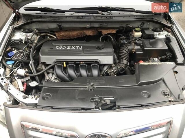 Серый Тойота Авенсис, объемом двигателя 1.8 л и пробегом 360 тыс. км за 6000 $, фото 2 на Automoto.ua
