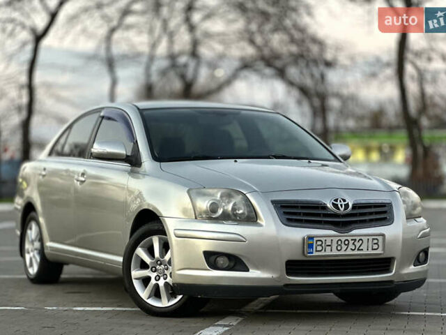 Серый Тойота Авенсис, объемом двигателя 1.79 л и пробегом 200 тыс. км за 5000 $, фото 1 на Automoto.ua