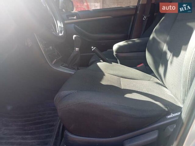 Серый Тойота Авенсис, объемом двигателя 1.8 л и пробегом 243 тыс. км за 6800 $, фото 2 на Automoto.ua