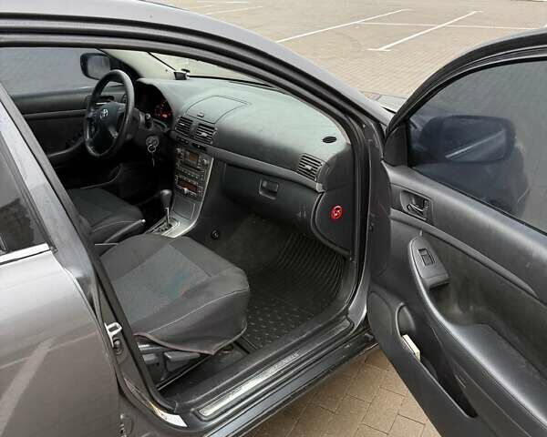 Серый Тойота Авенсис, объемом двигателя 1.79 л и пробегом 303 тыс. км за 5500 $, фото 12 на Automoto.ua