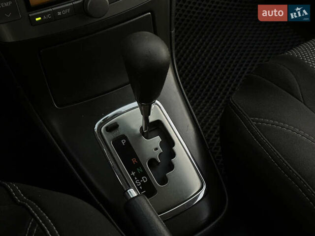 Серый Тойота Авенсис, объемом двигателя 1.79 л и пробегом 200 тыс. км за 5000 $, фото 52 на Automoto.ua