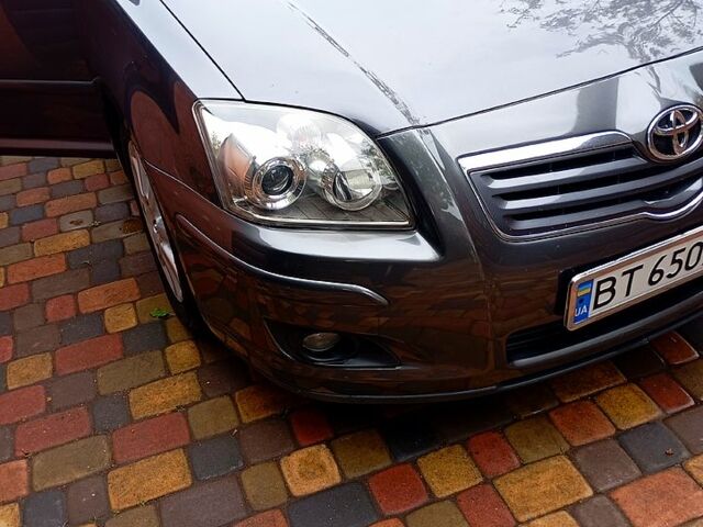 Сірий Тойота Авенсіс, об'ємом двигуна 1.8 л та пробігом 220 тис. км за 7500 $, фото 1 на Automoto.ua