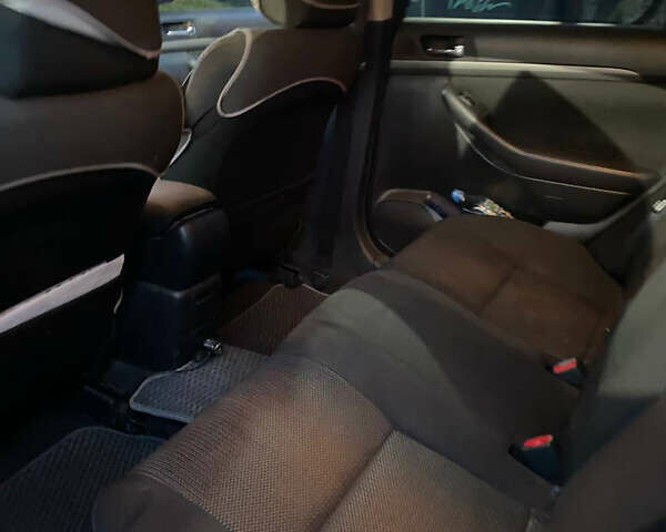 Серый Тойота Авенсис, объемом двигателя 2 л и пробегом 261 тыс. км за 6500 $, фото 10 на Automoto.ua