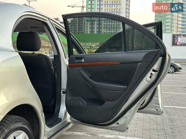 Серый Тойота Авенсис, объемом двигателя 1.79 л и пробегом 200 тыс. км за 5000 $, фото 20 на Automoto.ua