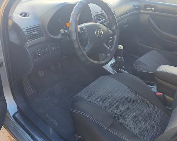 Серый Тойота Авенсис, объемом двигателя 1.79 л и пробегом 328 тыс. км за 5500 $, фото 8 на Automoto.ua