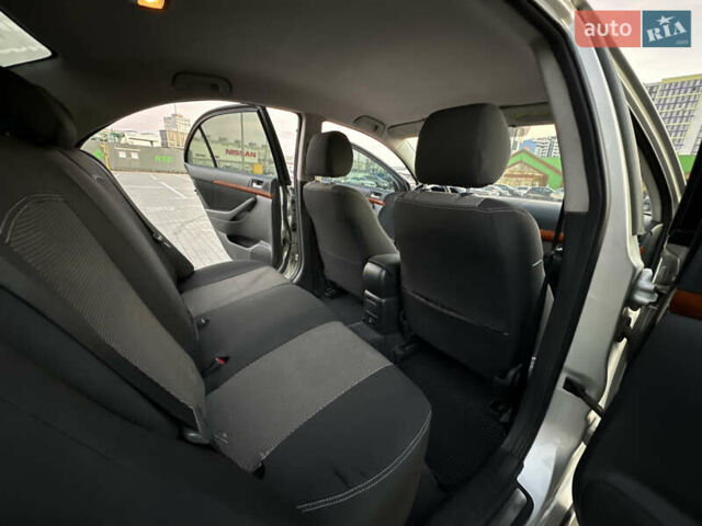 Серый Тойота Авенсис, объемом двигателя 1.79 л и пробегом 200 тыс. км за 5000 $, фото 24 на Automoto.ua