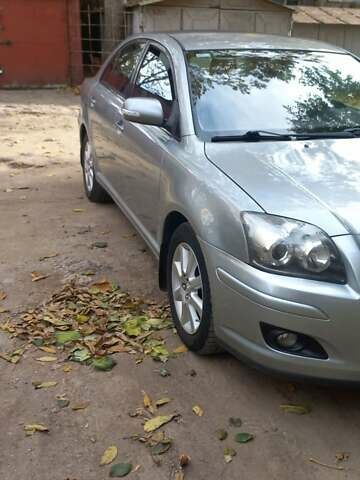 Серый Тойота Авенсис, объемом двигателя 1.8 л и пробегом 250 тыс. км за 6300 $, фото 2 на Automoto.ua