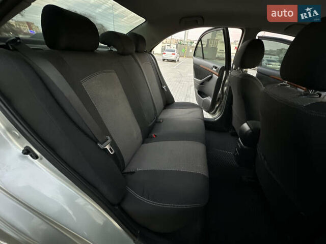 Серый Тойота Авенсис, объемом двигателя 1.79 л и пробегом 200 тыс. км за 5000 $, фото 22 на Automoto.ua