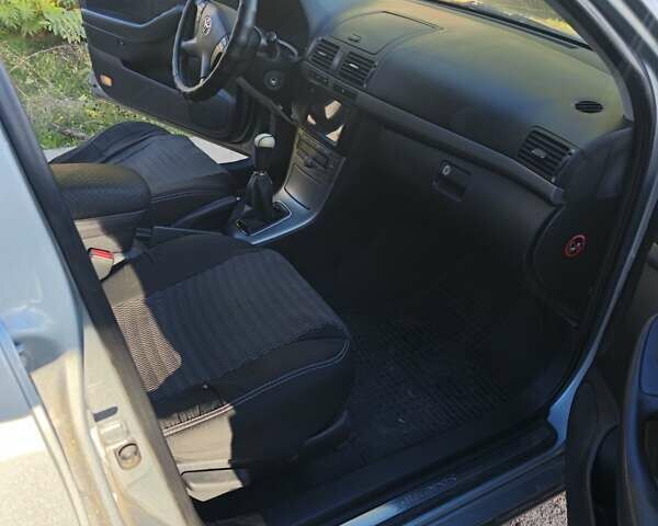 Серый Тойота Авенсис, объемом двигателя 1.79 л и пробегом 328 тыс. км за 5500 $, фото 6 на Automoto.ua