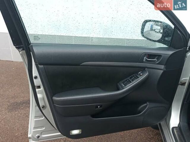 Серый Тойота Авенсис, объемом двигателя 1.79 л и пробегом 192 тыс. км за 7900 $, фото 16 на Automoto.ua