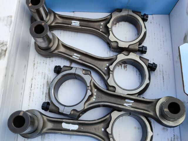 Серый Тойота Авенсис, объемом двигателя 2 л и пробегом 210 тыс. км за 7500 $, фото 3 на Automoto.ua