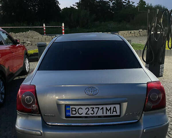 Серый Тойота Авенсис, объемом двигателя 2 л и пробегом 261 тыс. км за 6500 $, фото 7 на Automoto.ua