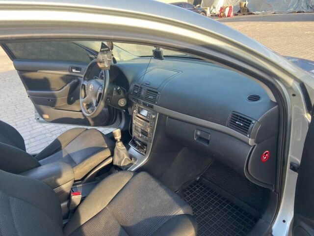 Серый Тойота Авенсис, объемом двигателя 2 л и пробегом 410 тыс. км за 6000 $, фото 6 на Automoto.ua