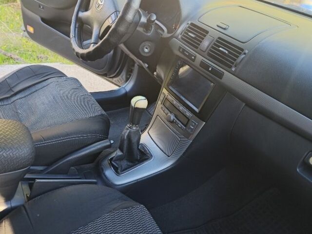 Сірий Тойота Авенсіс, об'ємом двигуна 1 л та пробігом 328 тис. км за 5500 $, фото 3 на Automoto.ua