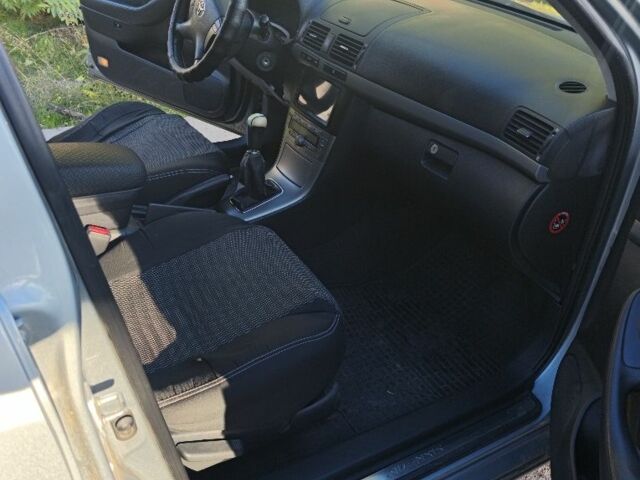 Сірий Тойота Авенсіс, об'ємом двигуна 1 л та пробігом 328 тис. км за 5500 $, фото 1 на Automoto.ua