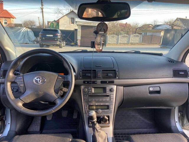 Серый Тойота Авенсис, объемом двигателя 2 л и пробегом 410 тыс. км за 6000 $, фото 3 на Automoto.ua