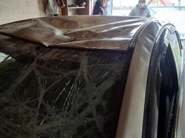 Сірий Тойота Авенсіс, об'ємом двигуна 1.6 л та пробігом 320 тис. км за 2500 $, фото 7 на Automoto.ua