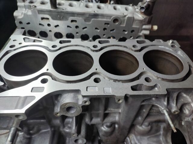 Серый Тойота Авенсис, объемом двигателя 2 л и пробегом 210 тыс. км за 7500 $, фото 1 на Automoto.ua