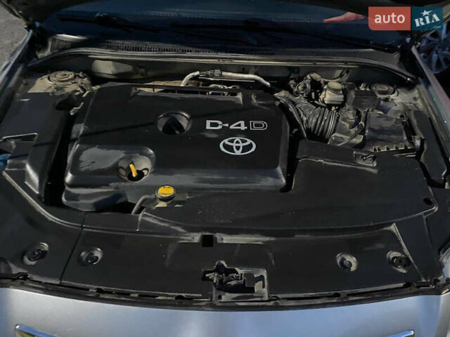 Серый Тойота Авенсис, объемом двигателя 2 л и пробегом 261 тыс. км за 6500 $, фото 16 на Automoto.ua
