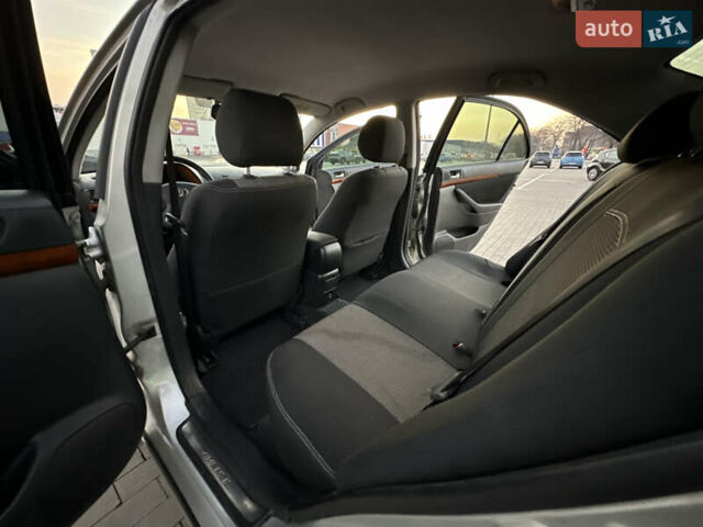 Серый Тойота Авенсис, объемом двигателя 1.79 л и пробегом 200 тыс. км за 5000 $, фото 28 на Automoto.ua