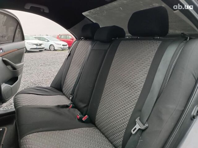 Серый Тойота Авенсис, объемом двигателя 2.2 л и пробегом 280 тыс. км за 7440 $, фото 27 на Automoto.ua