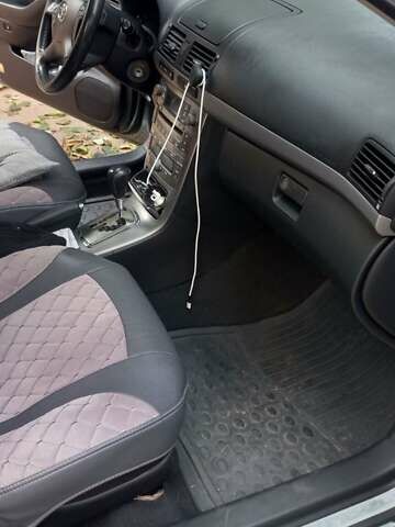 Серый Тойота Авенсис, объемом двигателя 1.8 л и пробегом 250 тыс. км за 6300 $, фото 5 на Automoto.ua
