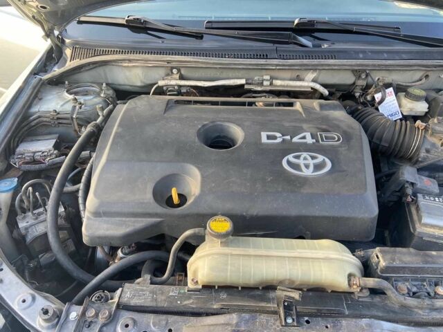 Серый Тойота Авенсис, объемом двигателя 2 л и пробегом 410 тыс. км за 6000 $, фото 2 на Automoto.ua