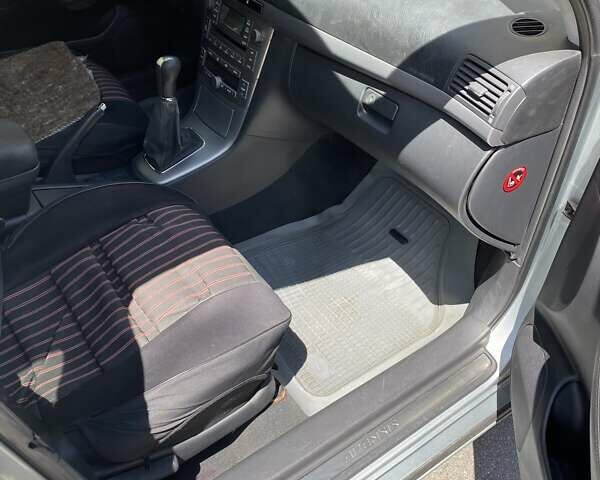 Серый Тойота Авенсис, объемом двигателя 1.8 л и пробегом 345 тыс. км за 6500 $, фото 6 на Automoto.ua