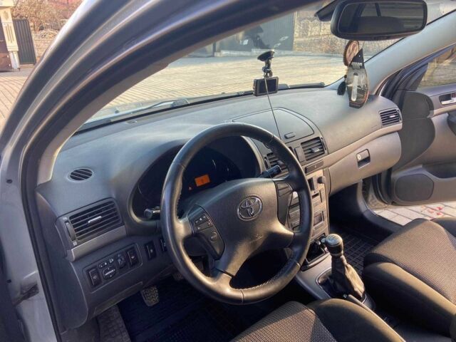 Серый Тойота Авенсис, объемом двигателя 2 л и пробегом 410 тыс. км за 6000 $, фото 7 на Automoto.ua