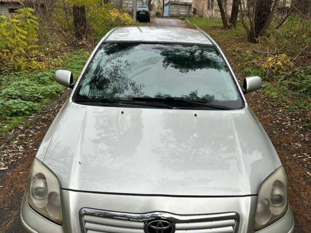 Серый Тойота Авенсис, объемом двигателя 2 л и пробегом 222 тыс. км за 2088 $, фото 1 на Automoto.ua
