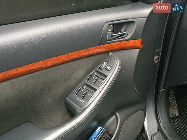 Серый Тойота Авенсис, объемом двигателя 2.2 л и пробегом 280 тыс. км за 7440 $, фото 20 на Automoto.ua