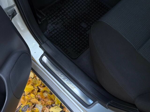 Серый Тойота Авенсис, объемом двигателя 1.8 л и пробегом 192 тыс. км за 8500 $, фото 7 на Automoto.ua