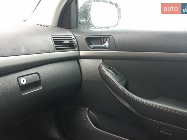 Серый Тойота Авенсис, объемом двигателя 1.79 л и пробегом 192 тыс. км за 7900 $, фото 17 на Automoto.ua