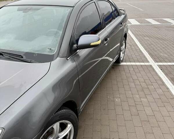 Серый Тойота Авенсис, объемом двигателя 1.79 л и пробегом 303 тыс. км за 5500 $, фото 3 на Automoto.ua