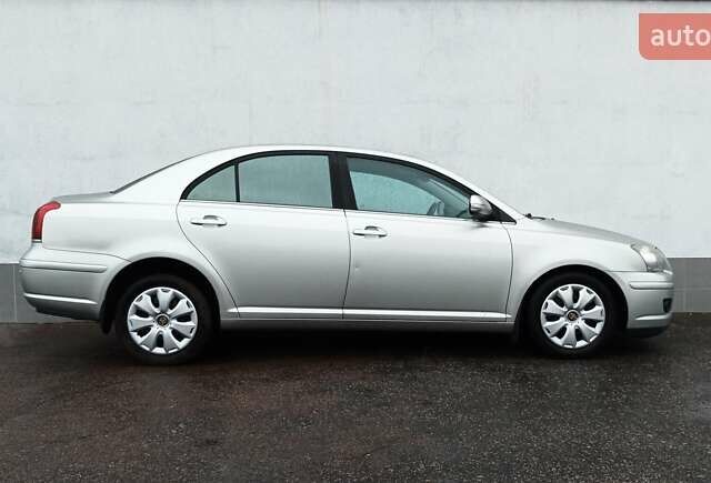 Серый Тойота Авенсис, объемом двигателя 1.79 л и пробегом 192 тыс. км за 7900 $, фото 5 на Automoto.ua