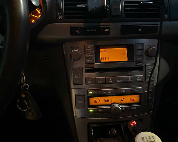 Серый Тойота Авенсис, объемом двигателя 2 л и пробегом 261 тыс. км за 6500 $, фото 12 на Automoto.ua