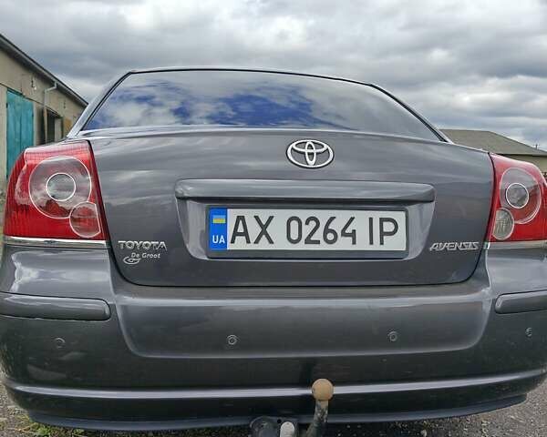 Серый Тойота Авенсис, объемом двигателя 2 л и пробегом 228 тыс. км за 7700 $, фото 3 на Automoto.ua
